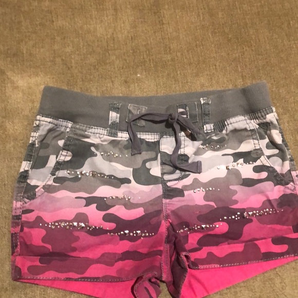 Justice Other - 🌷Justice girl’s Sz 10r ombré camo shorts